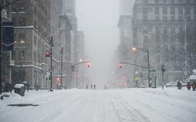 En retard au travail à cause de la météo : Droits, sanctions et indemnités